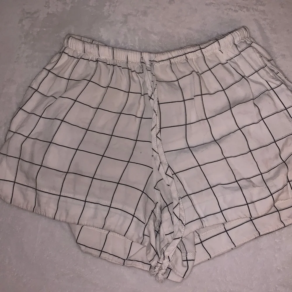 Brandy Melville Grid Shorts - Picture 2 of 2